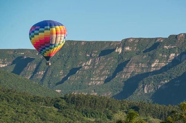video un balon cu aer cald a luat foc in aer in brazilia cel putin opt persoane au murit 68579b2d5de2c