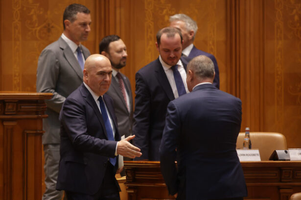 videofoto bolojan la votul noului guvern cer scuze cetatenilor pentru situatia in care am adus romania fara populism fara improvizatie fara privilegii daca ne mai imprumutam doar pentru ch 685964ec815c6