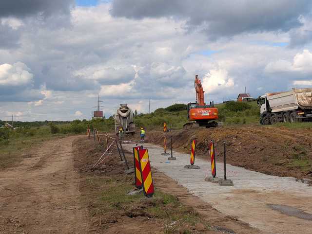 videofoto premiera erbasu a inceput asfaltarea pe tronsonul abandonat de bechtel si neatins 12 ani 684af1f012d1e