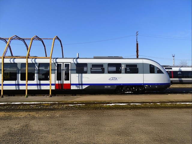 videofoto un nou tren sageata albastra revine 685e8383a1f4e