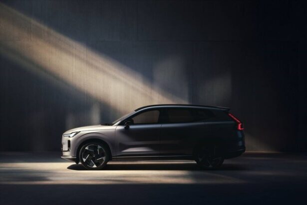 volvo xc70 va avea una dintre cele mai mari baterii in segmentul phev si motor produs de horse 68505e59c4439