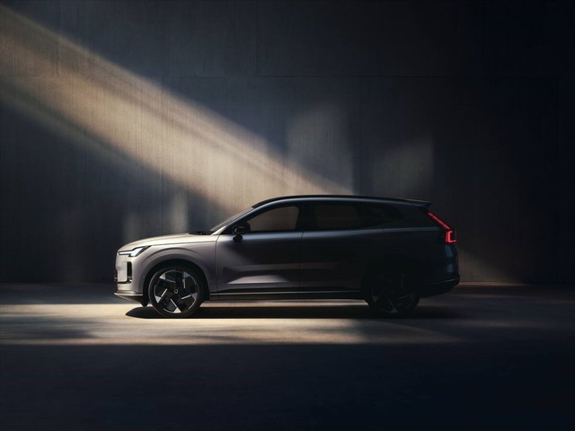 volvo xc70 va avea una dintre cele mai mari baterii in segmentul phev si motor produs de horse 68505e59c4439