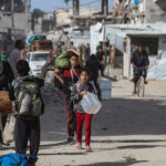 zeci de palestinieni au fost ucisi in apropierea unui punct de distribuire a ajutoarelor din gaza in a treia zi de atacuri consecutive 683ec98f268b1