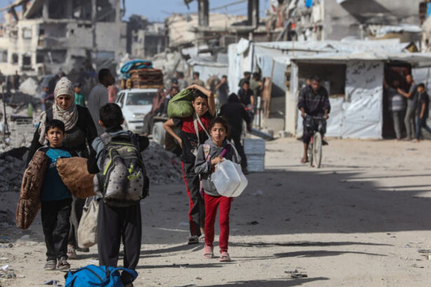 zeci de palestinieni au fost ucisi in apropierea unui punct de distribuire a ajutoarelor din gaza in a treia zi de atacuri consecutive 683ec98f268b1