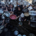 93 de palestinieni care asteptau sa primeasca ajutoare umanitare au fost ucisi de fortele israeliene acuza apararea civila din gaza 687deebe42015