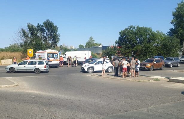 accident rutier in zona garii din mangalia intre o duba si 2 autoturisme 687fb4847cffc