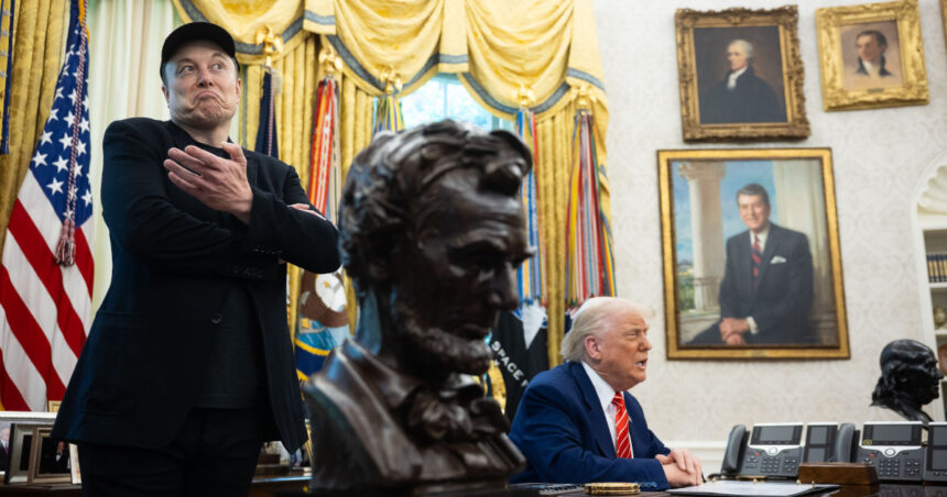 administratia trump a vrut sa rezilieze contractele cu spacex insa a descoperit ca sunt esentiale pentru departamentul apararii 687dd2aa67019