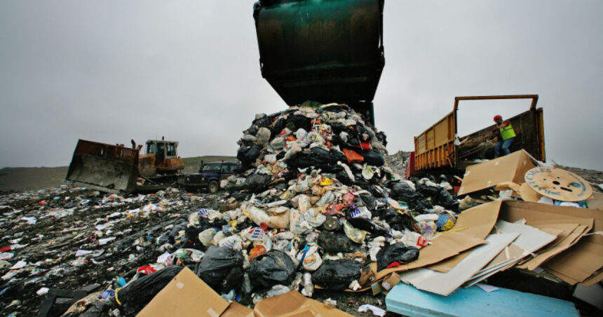 amenzi de aproape 2 milioane de lei dupa controale la gropile de gunoi din mai multe judete ce nereguli grave au fost gasite 687e10ee27f33