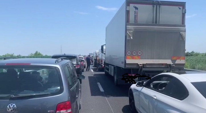 atentie soferi aglomeratie pe ambele sensuri de mers ale autostrazilor a2 si a4 6874e2277231e