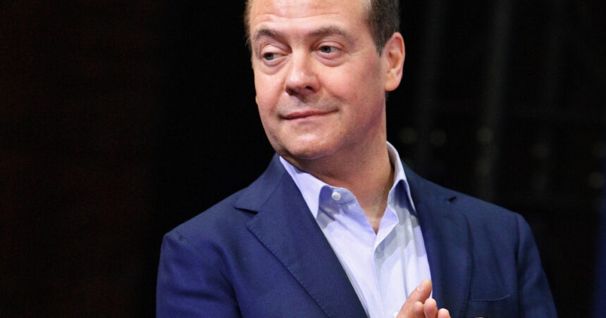 Avertismentul lui Dmitri Medvedev pentru Donald Trump: Un pas spre conflict armat 1 avertismentul lui dmitri medvedev pentru donald trump un pas catre razboi 68887e625579c