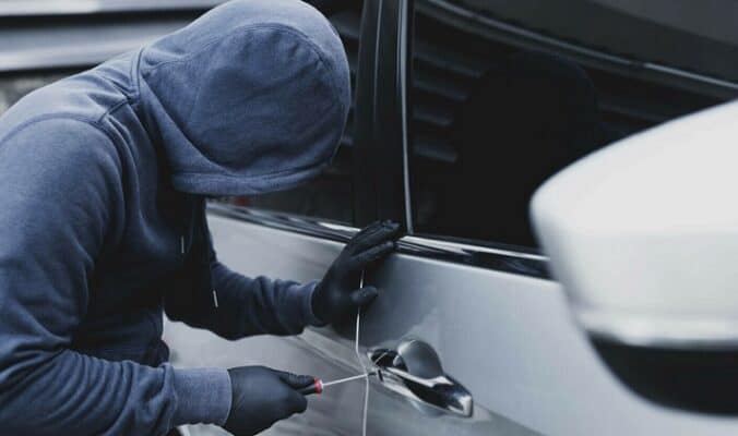 barbat arestat pentru furturi din autoturisme comise in mangalia 6880f4877187f