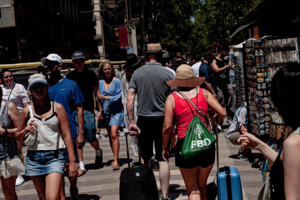 barcelona inchide doua dintre terminalele din portul de croaziere ca sa reduca numarul turistilor 687f38e3874fc