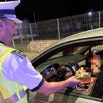 Șofer beat a intrat cu mașina în gardul unui imobil în Vadu Oii 2 beat la volan un sofer a intrat cu masina in gardul unui imobil in vadu oii 6873b3ca82ece