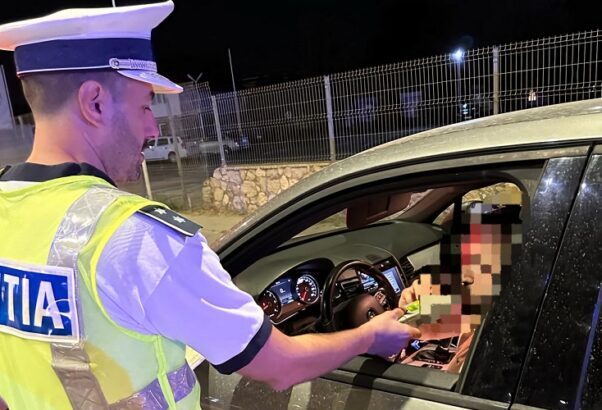 beat la volan un sofer a intrat cu masina in gardul unui imobil in vadu oii 6873b3ca82ece