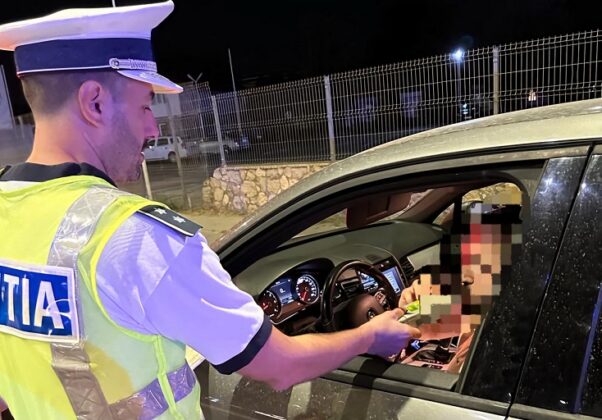 beat la volan un sofer a intrat cu masina in gardul unui imobil in vadu oii 6873b3ca82ece