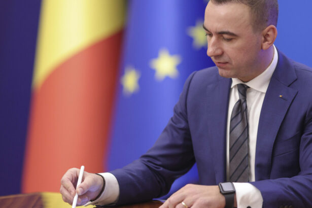 bogdan ivan s a filmat in timp ce a transferat 20 din salariu la stat cred ca acest lucru nu rezolva problemele statului roman 687113cab12c0