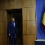 Bolojan a discutat cu primarii despre reducerea numărului de angajați: Statul nu mai poate susține cheltuielile actuale. 3 bolojan a discutat cu primarii despre scaderea numarului de angajati statul nu mai are capacitatea sa sustina cheltuielile actuale 6889122560491