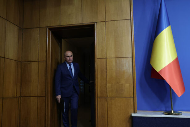 bolojan a discutat cu primarii despre scaderea numarului de angajati statul nu mai are capacitatea sa sustina cheltuielile actuale 6889122560491