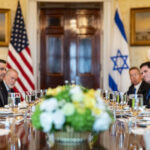 ce cadou i a oferit netanyahu lui trump in timpul vizitei sale in sua reactia presedintelui american e un lucru semnificativ 686cb8ab85c40
