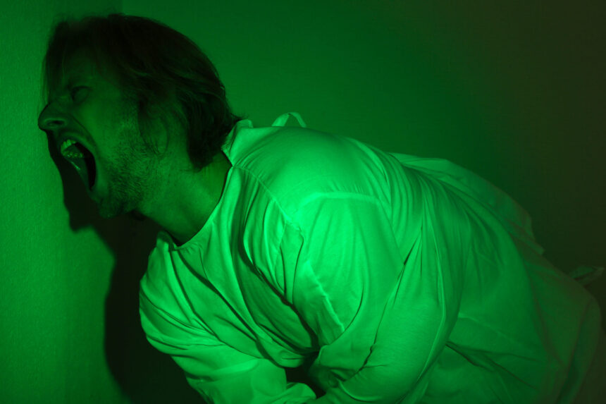 cine a inventat camasa de forta de la instrument medical la simbol al constrangerii 6884cd6626e93