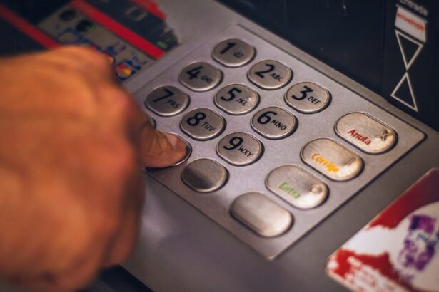 condamnat in trecut pentru ca a golit conturi bancare in mod fraudulos un barbat din valu lui traian doreste sa fie reabilitat pentru a avea cazierul curat 686f0d5dc3563