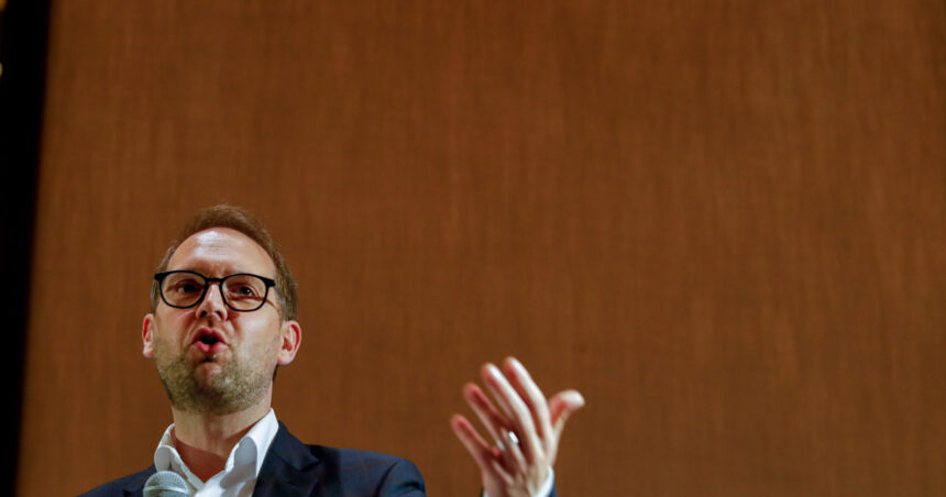 de ce nu a primit presedintele usr cetatenia romana astept ca fiecare roman si ma face in fiecare zi sa ma simt un pic mai roman 687ffe1d087c6