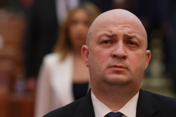 deputatul vexler renunta la ordinul national pentru merit dupa ce nicusor dan a contestat la ccr legea anti extremism 6870c27968d42