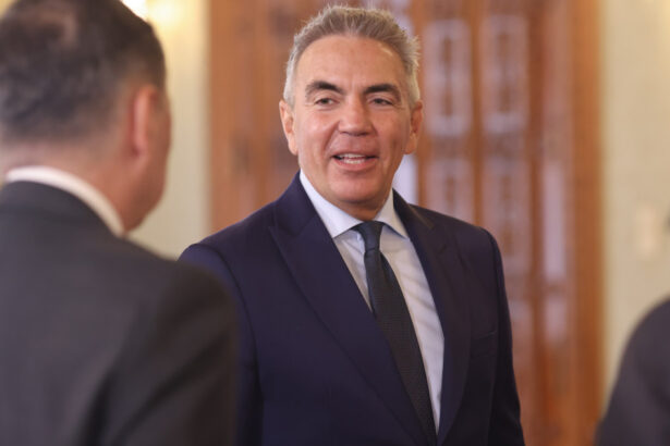 exclusiv dragos anastasiu despre primele de pensionare de la ccr de 180 000 de lei daca bunul simt nu primeaza legile vor fi utilizate 6864237b6fc08