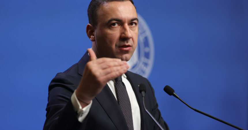 exclusiv ministrul bogdan ivan confirma ca guvernul vrea sa blocheze transferurile si detasarile intre institutii 6887d4a027d74