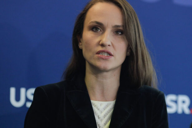 exclusiv ministrul de externe oana toiu explica de ce a rechemat o de la postul din new york pe fata fostului deputat psd radu cristescu 686e20685770a