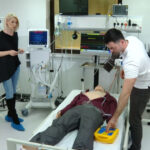 fii salvator cum folosim defibrilatorul 686f948e4a6e6