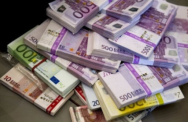 finantele au o fereastra de oportunitate de circa doua saptamani sa se imprumute pe pietele internationale dupa 4 luni de pauza probabilitatea e mai mare pentru dolari 686c4a495d16d