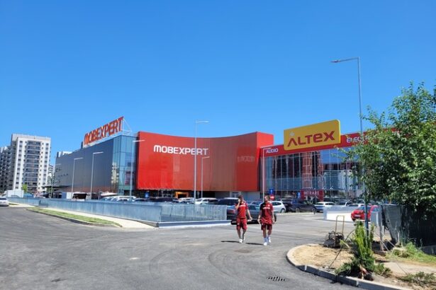 foto dan sucu inaugureaza un mare magazin mobexpert de talia celui din baneasa pe o fosta platforma industriala in urma cu o luna ploua in casa ce spune despre concurentul ikea alatu 686668ee1fcd6