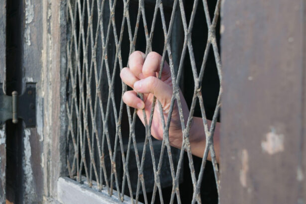 foto doi raniti in grecia intr un atac cu bomba la domiciliul unui gardian de penitenciar 68851d18a0e9f