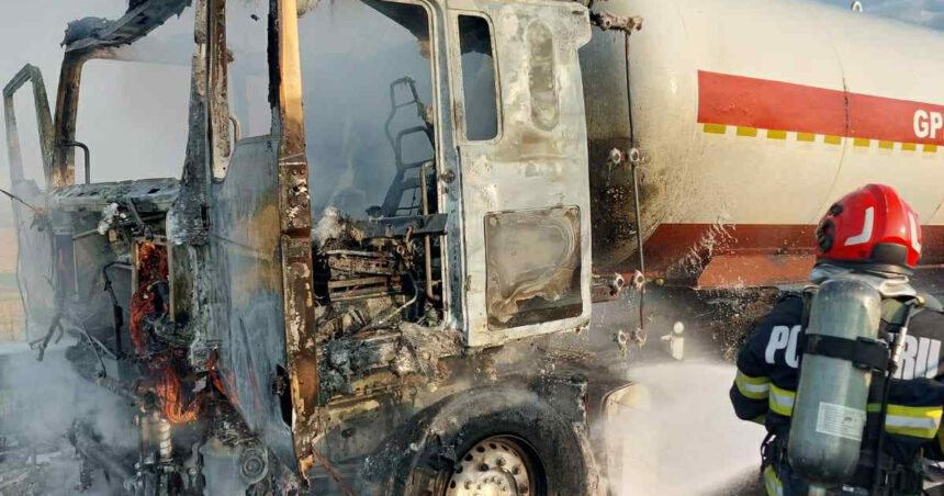 foto incendiu la o autocisterna incarcata cu gpl pe autostrada a7 traficul a fost blocat 6883b67c70eff