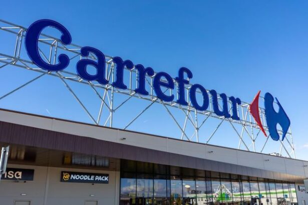 foto inedit carrefour lanseaza primul carucior inteligent din romania 686fbc0c3ddec