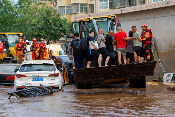 foto ploi si inundatii in china furtunile violente au ucis 30 de persoane si peste 80 000 au fost evacuate la beijing 68887038d2b7f