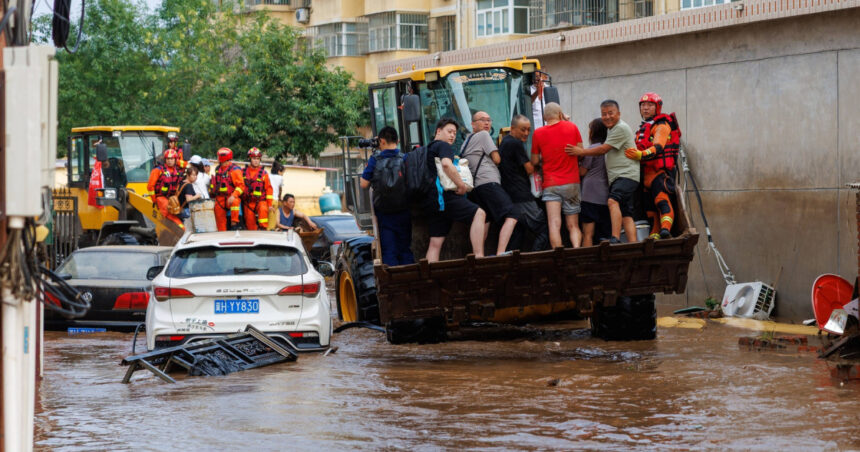 foto ploi si inundatii in china furtunile violente au ucis 30 de persoane si peste 80 000 au fost evacuate la beijing 68887038d2b7f