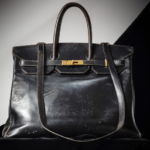 foto prima geanta de mana birkin creata de casa de moda hermes s a vandut cu 86 milioane euro 6870aea6d350d
