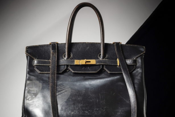 foto prima geanta de mana birkin creata de casa de moda hermes s a vandut cu 86 milioane euro 6870aea6d350d
