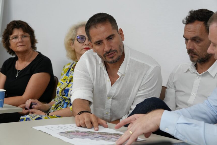 foto viceprimarul costin rasauteanu pe teren la viitorul santier de la spitalul de boli infectioase obiectivul nostru este sa nu afectam actul medical 688391961bea4