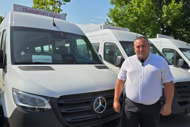 foto video primaria ciocarlia a primit un microbuz electric pentru elevii comunei suntem foarte multumiti pentru ca a fost alaturi de noi consiliul judetean 688240143e7d5