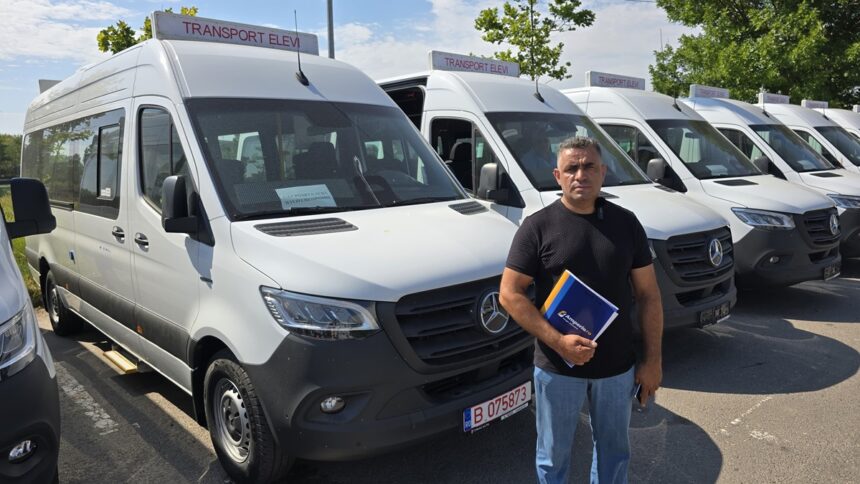 foto video primaria poarta alba a primit astazi de la consiliul judetean constanta un microbuz electric pentru elevii comunei 68825c47bbd1a