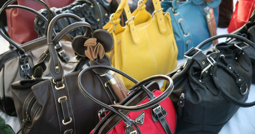 Furt spectaculos la un magazin de produse de lux second hand din Paris. Hoții au sustras genți de firmă în valoare de un milion de euro. 1 furt spectaculos la un magazin cu produse de lux second hand din paris hotii au furat genti de firma de un milion de euro 686b63a93e928