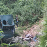 galerie foto accident grav in gorj doua persoane au murit iar patru au fost ranite dupa ce o autoutilitara s a prabusit intr o rapa 687ea54debf19