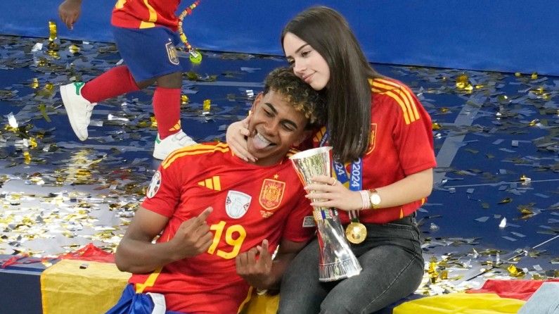 galerie foto cine au fost femeile din jurul lui lamine yamal la majoratul starului barcelonei petrecerea de 18 ani fara telefoane mobile 68738f49e9ace