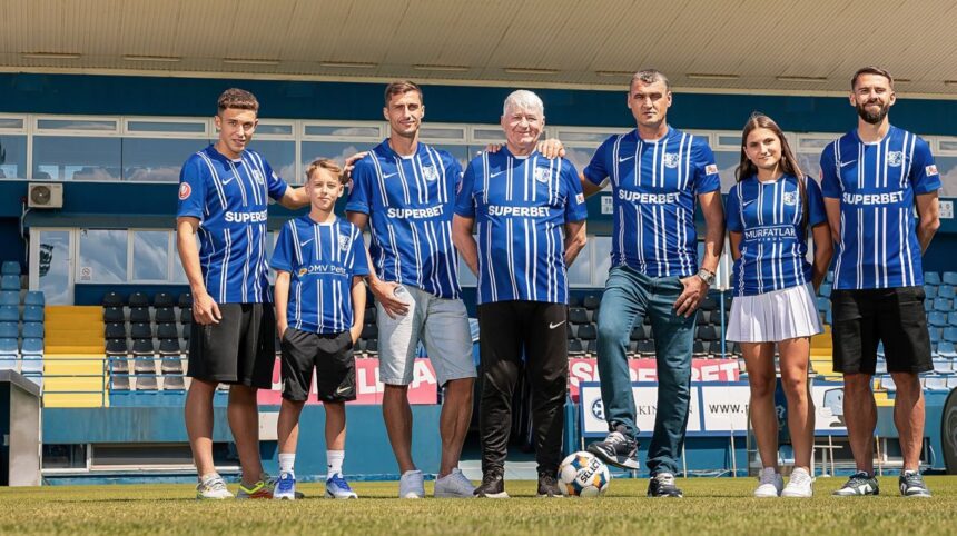 galerie foto farul si a prezentat noile tricouri un simbol pentru toti reactia fanilor a venit imediat in sfarsit 6872333a33f01