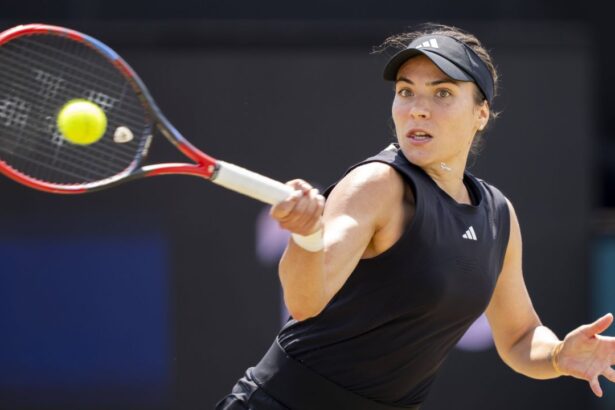 galerie foto inca o victorie romaneasca la wimbledon dupa momentele horror de la simplu gabriela ruse a revenit pe teren cu succes 68660f6a88a47