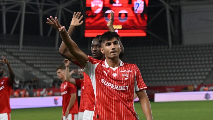 galerie foto musi a explicat faza la care a cerut penalty mi a prins glezna jos arbitrul mi a zis sa joc fotbal 6886a5fe7b6dc