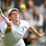 galerie foto sinner nu e sigur ca mai joaca la wimbledon 2025 desi e calificat in sferturi anuntul numarului unu mondial 686cfececffd5